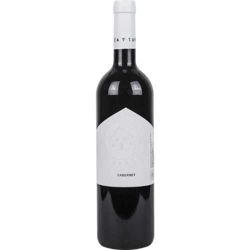 Turnau Cabernet - wytrawne, czerwone wino z polskiej winnicy. Dojrzewające przez 24 miesiące w nowych dębowych beczkach typu barrique z dębu sławońskiego.