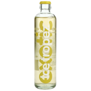 Ice Tropez Cocktail Ginger Exotic - lekko musujący koktajl na bazie wina. Z Prowansji. O jasnożółtym odcieniu z zielonymi refleksami. Napój naturalnie aromatyzowany poprzez dodanie do wina soków z imbiru, cytryny i owoców tropikalnych. Może pojawić się lekki naturalny osad na dnie butelki. W szklanej przezroczystej butelce z kapslem.